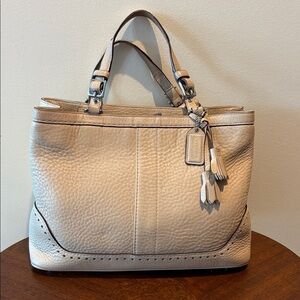Coach  5055  Hampton satchel  pebbled leather  light tan / perforations  EUC